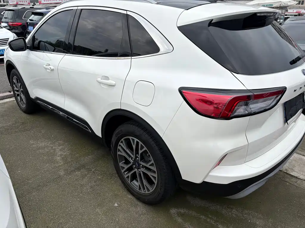 Ford Escape 2020 — фото 18