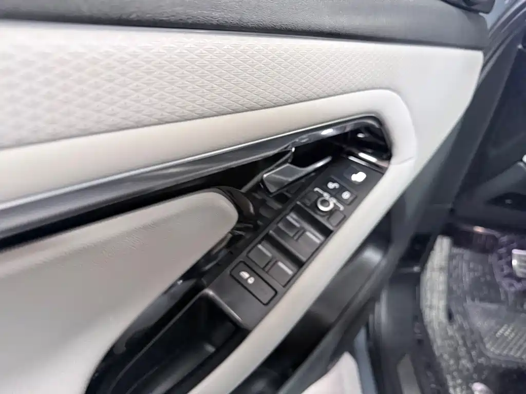 Land Rover Evoque 2021 — фото 9