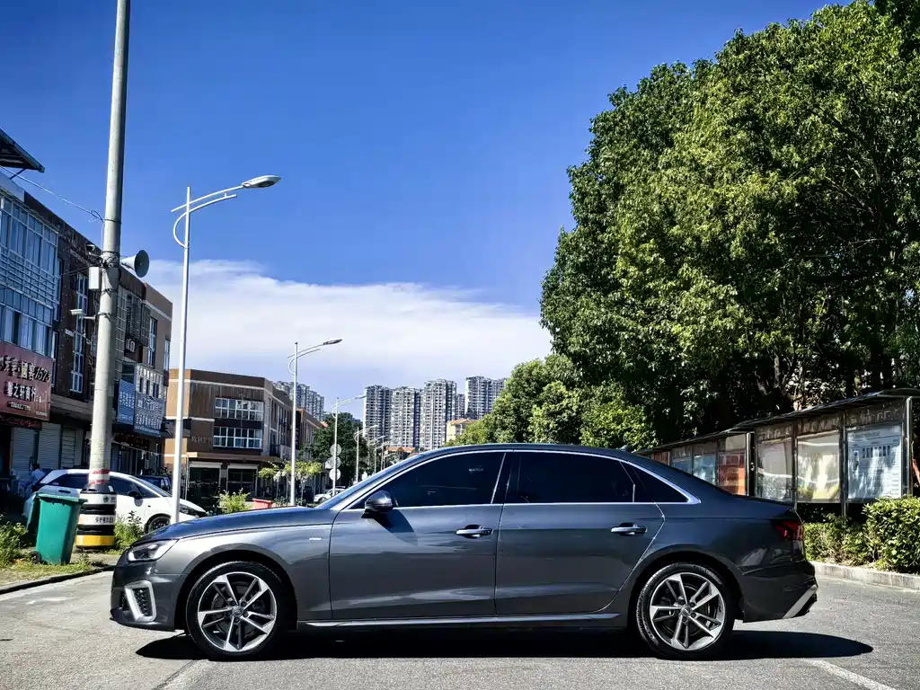 Audi A4L 2021