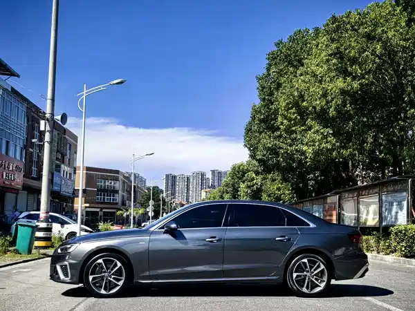Audi A4L 2021