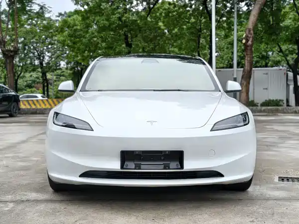 Tesla Model 3 2024