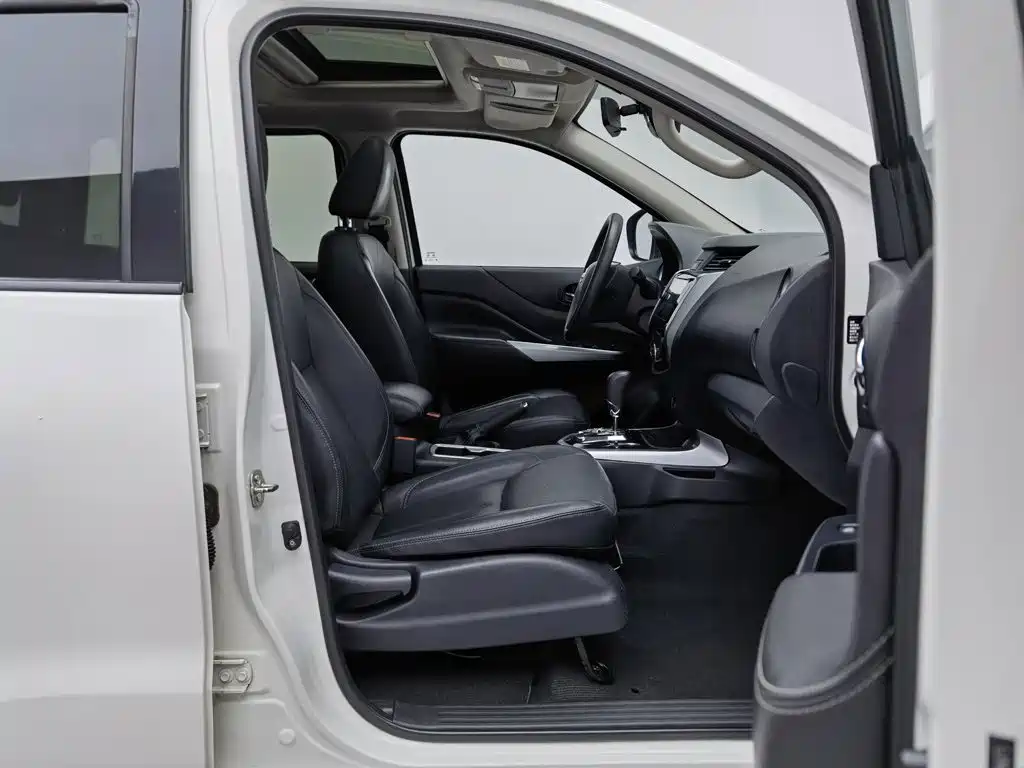 Nissan Terra 2020 — фото 23