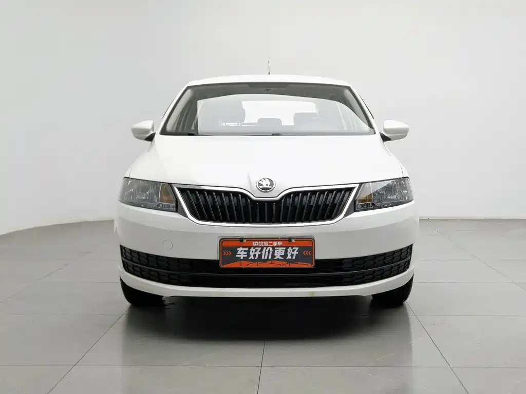 Skoda Rapid Spaceback 2017 — фото 3