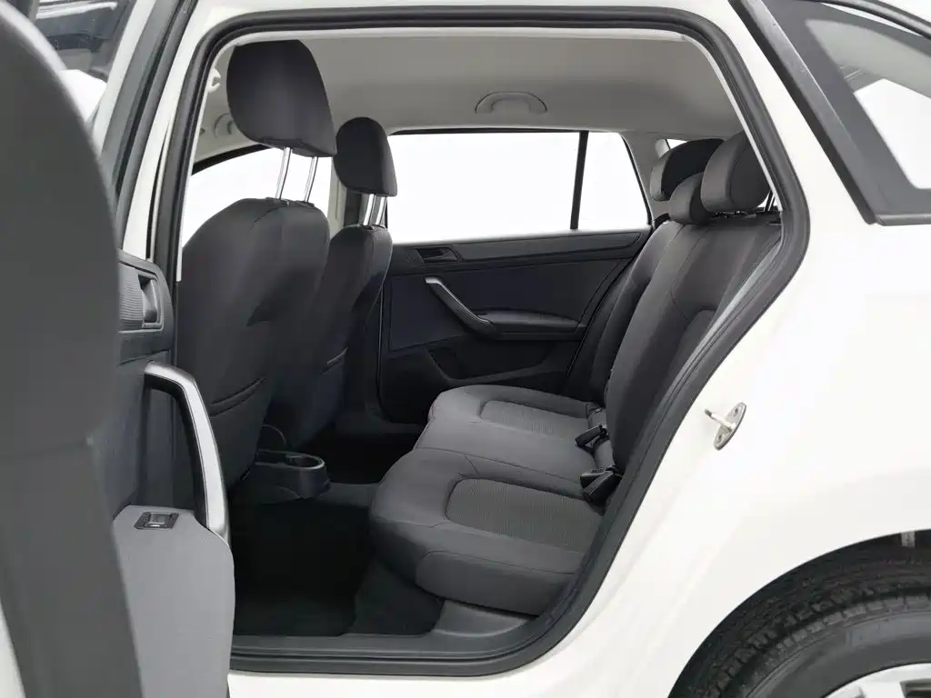 Skoda Rapid Spaceback 2017 — фото 15