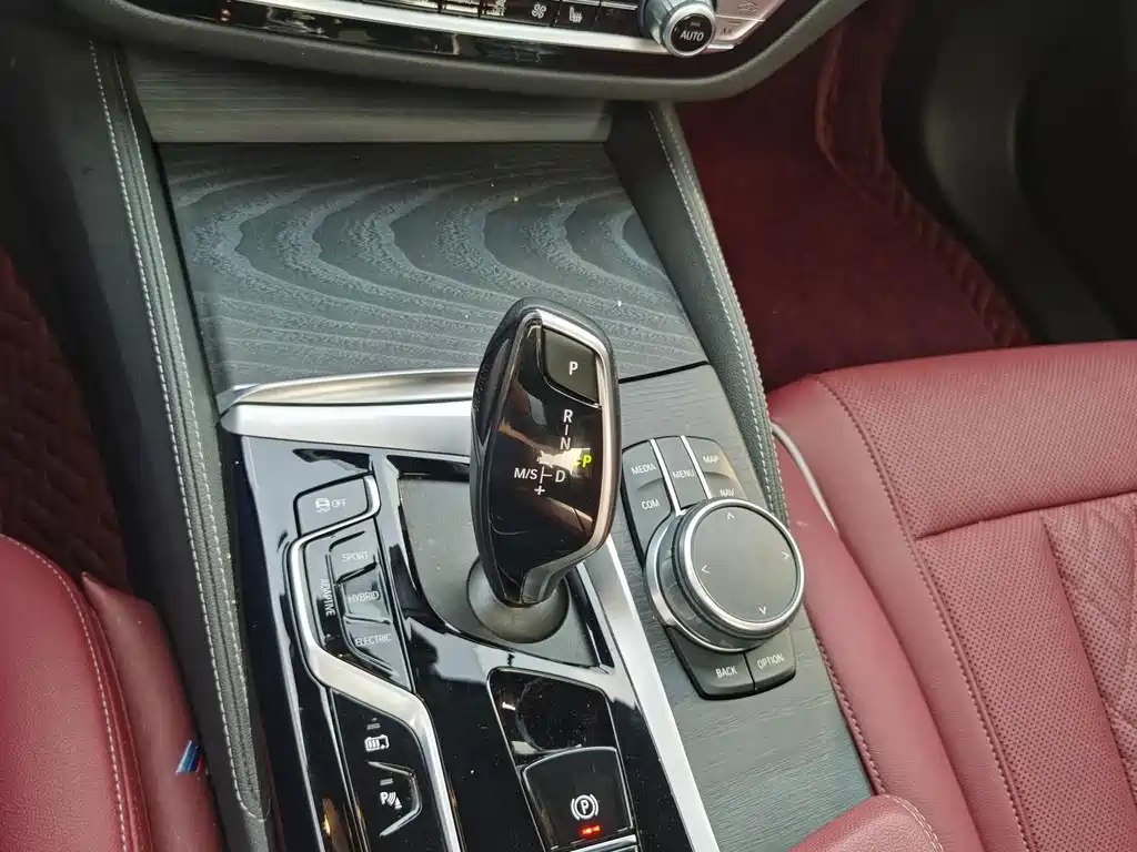 BMW 5 Series New Energy 2021 — фото 12