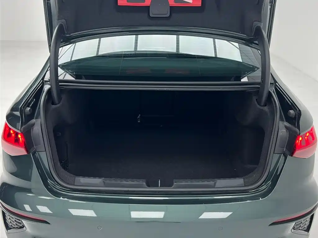 Audi A3 2023 — фото 11