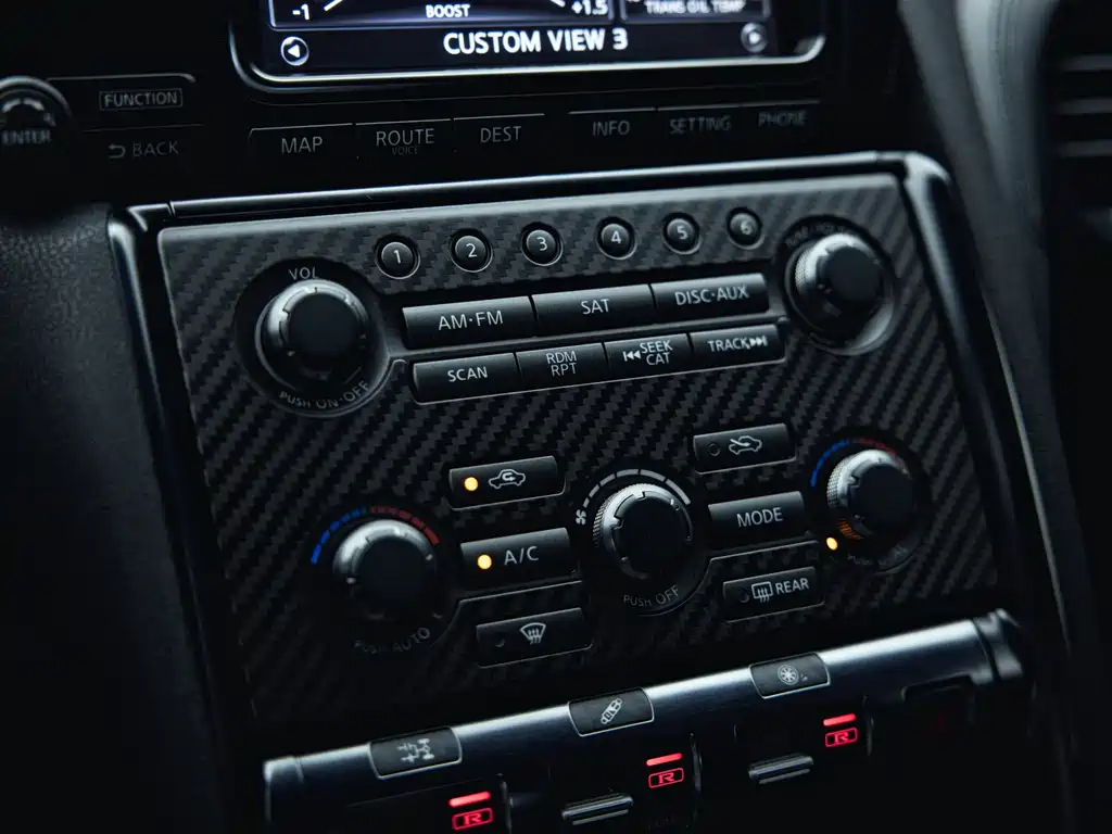 Nissan GT-R 2011 — фото 20