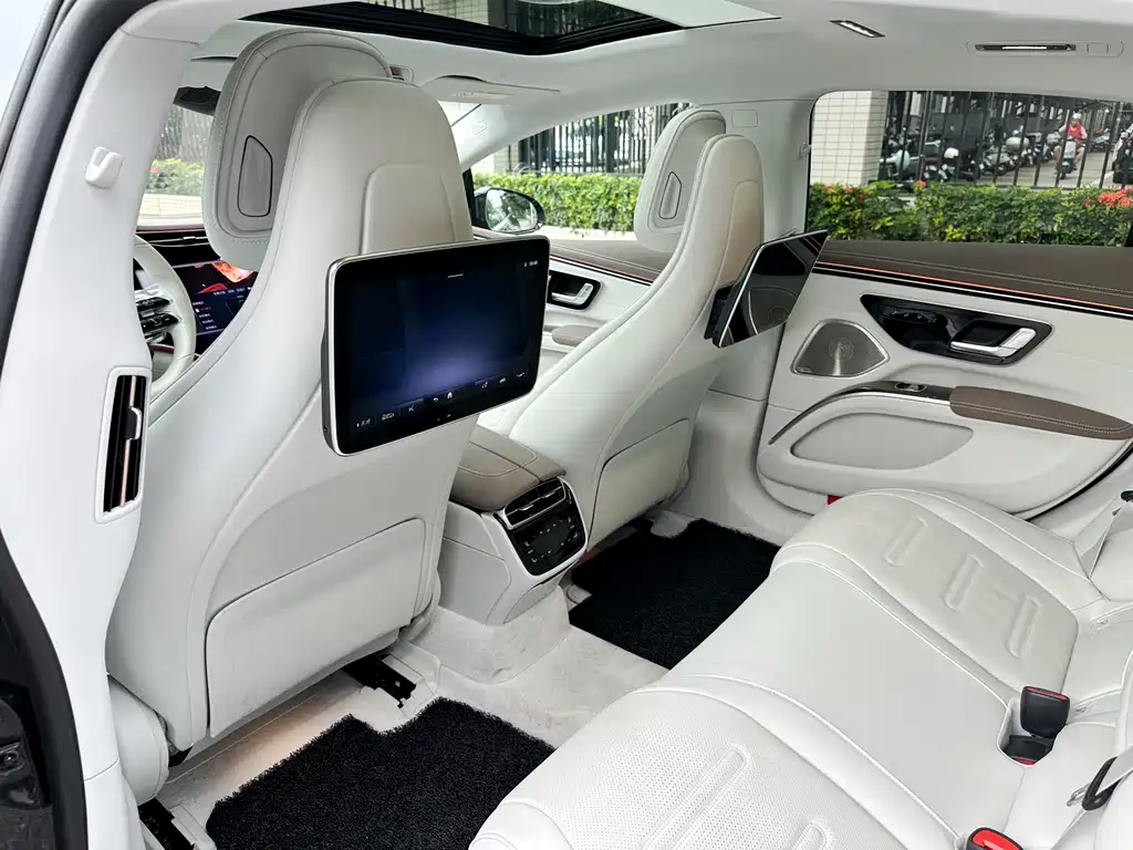 Mercedes-Benz EQS AMG 2024 — фото 16