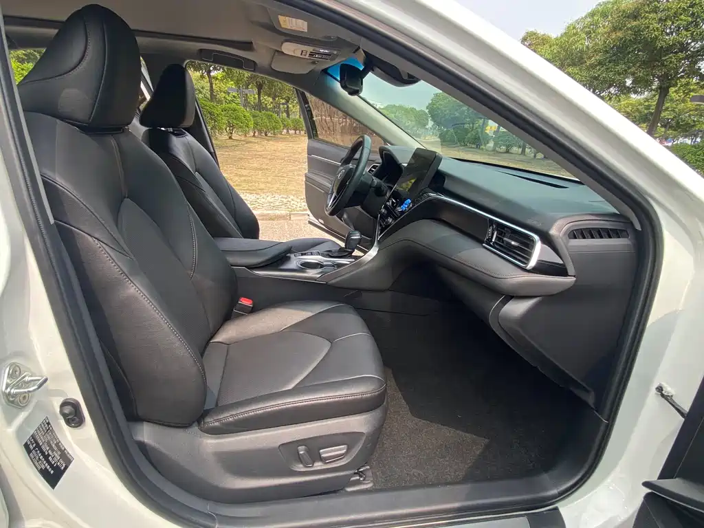 Toyota Camry 2022 — фото 11