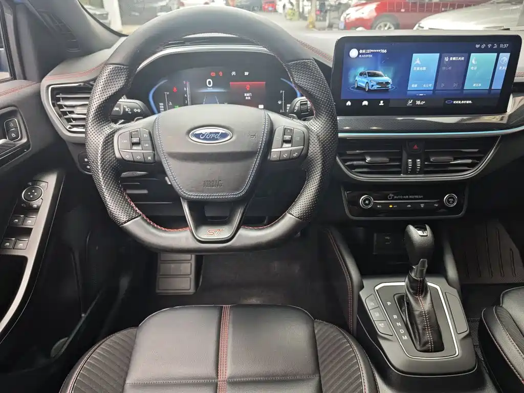 Ford Focus 2023 — фото 14