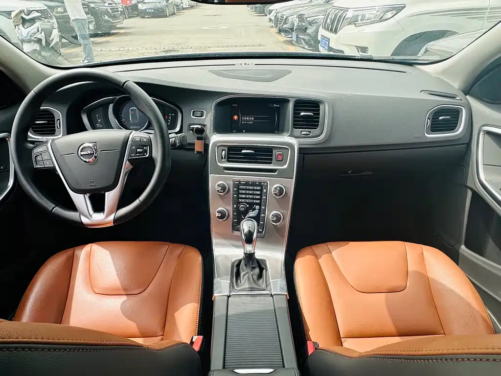 Volvo S60 2019 — фото 17