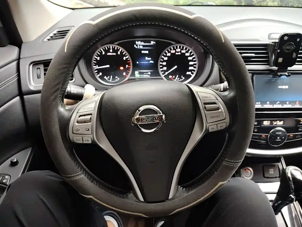 Nissan Tiida 2018 — фото 11
