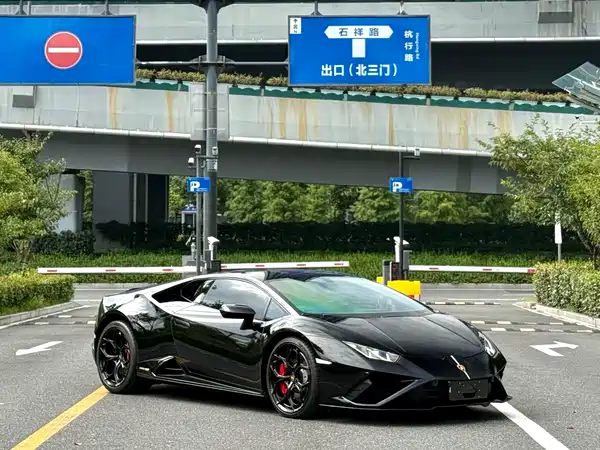 Lamborghini Huracan 2023