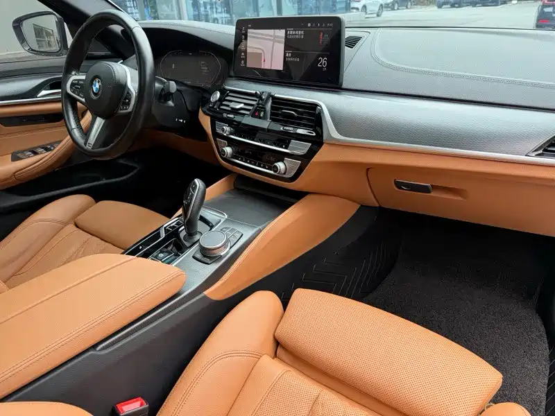 BMW 5 Series 2021 — фото 11
