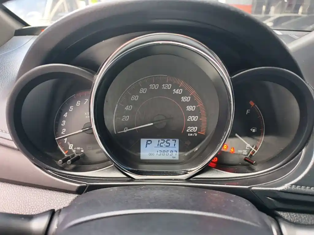 Toyota Yaris L 2020 — фото 12