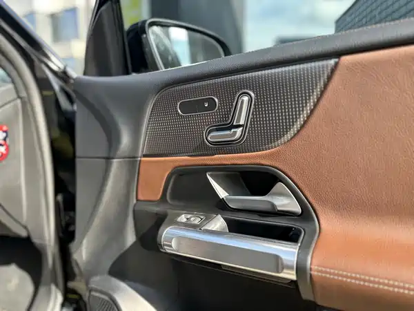Mercedes-Benz GLB 2023