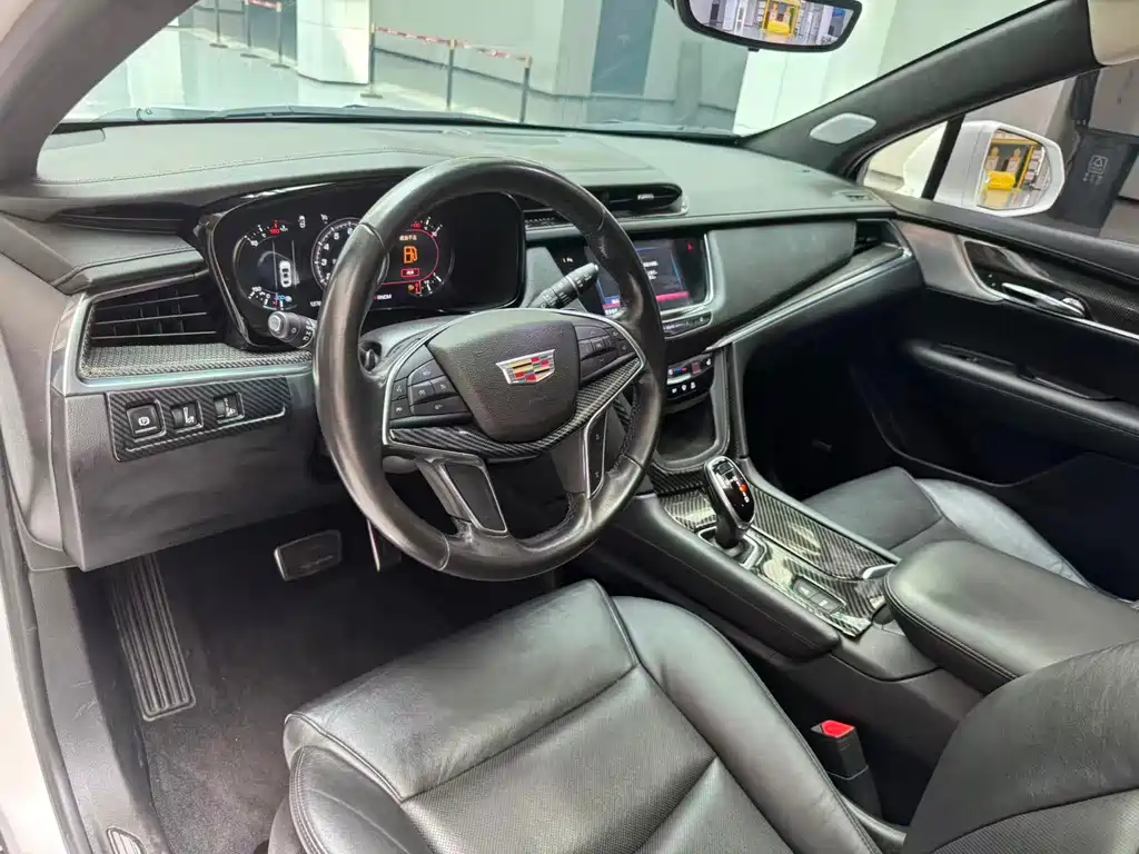 Cadillac XT5 2017 — фото 12