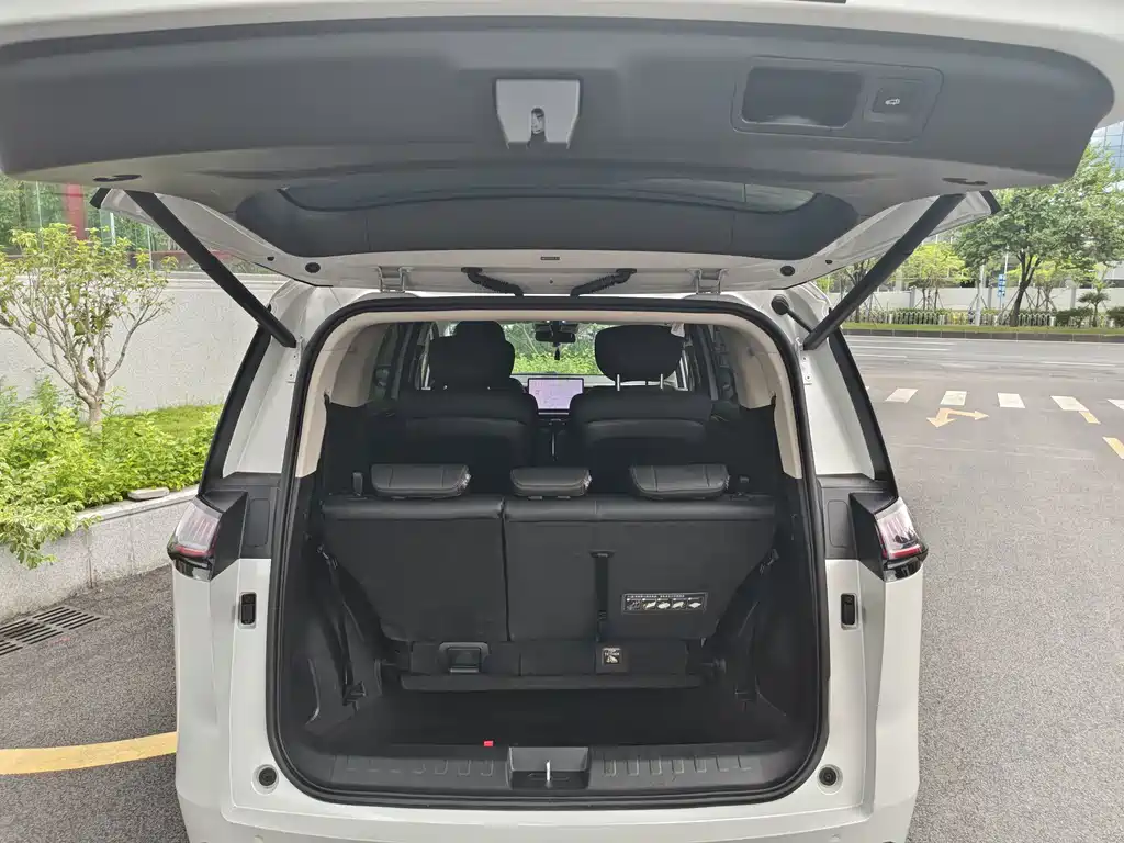 GAC Trumpchi E8 PHEV 2024 — фото 37