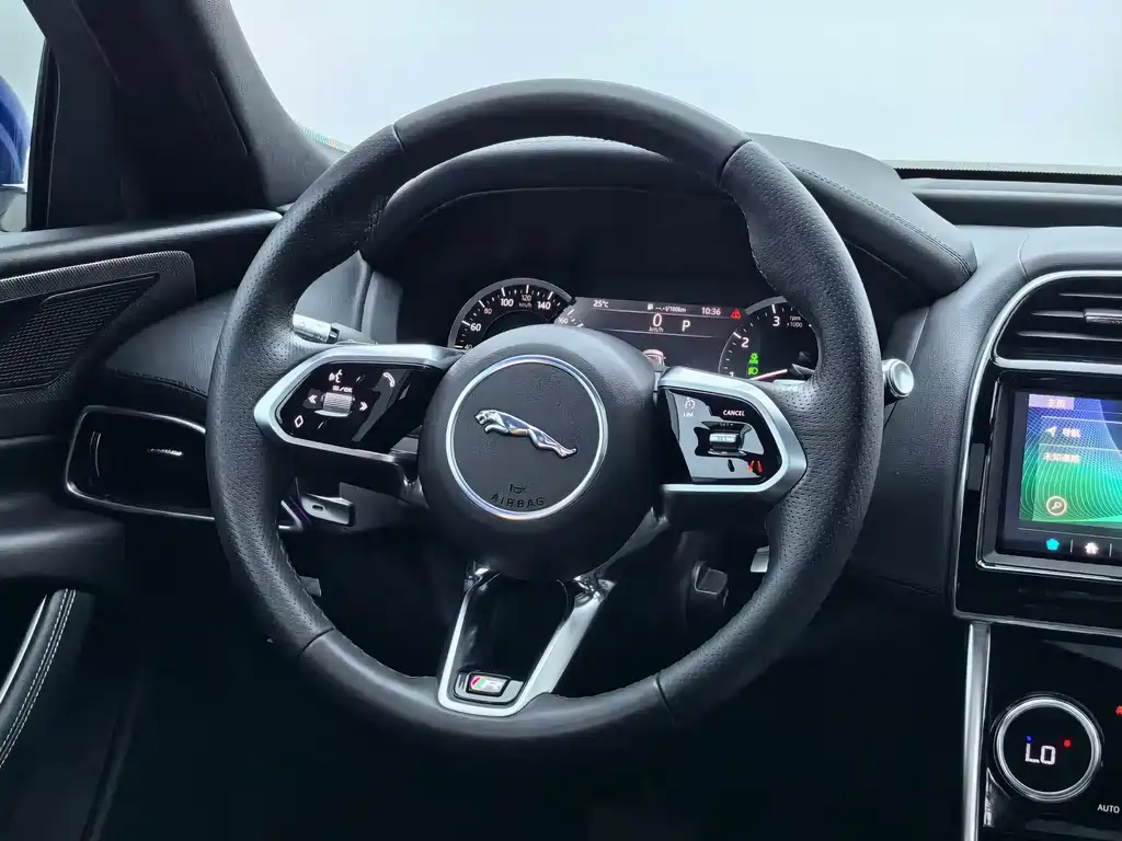 Jaguar XEL 2021 — фото 18