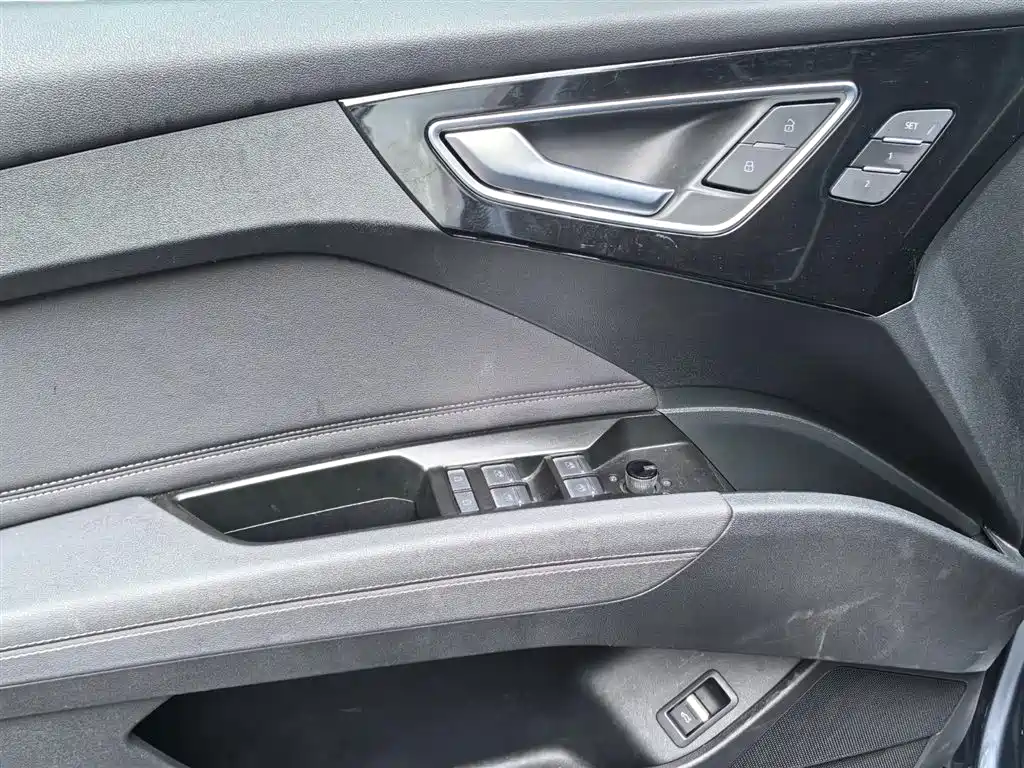Audi Q4 E-Tron 2023 — фото 17