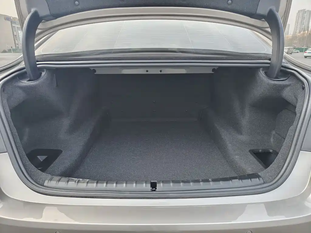 BMW 5 Series 2019 — фото 13
