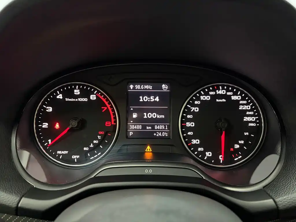 Audi Q2L 2023