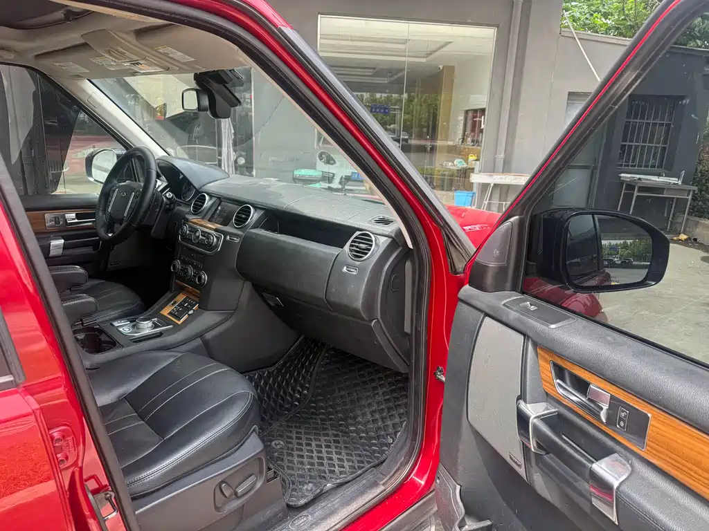 Land Rover Discovery 2015 — фото 10