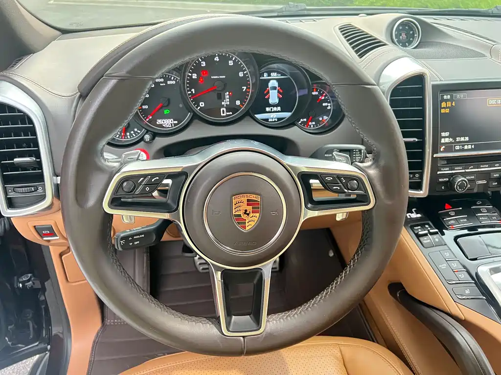 Porsche Cayenne 2016 — фото 29