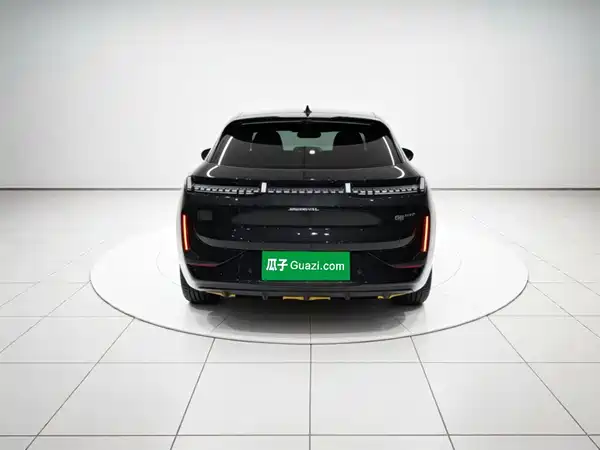 Lynk & Co 08 EM-P 2024