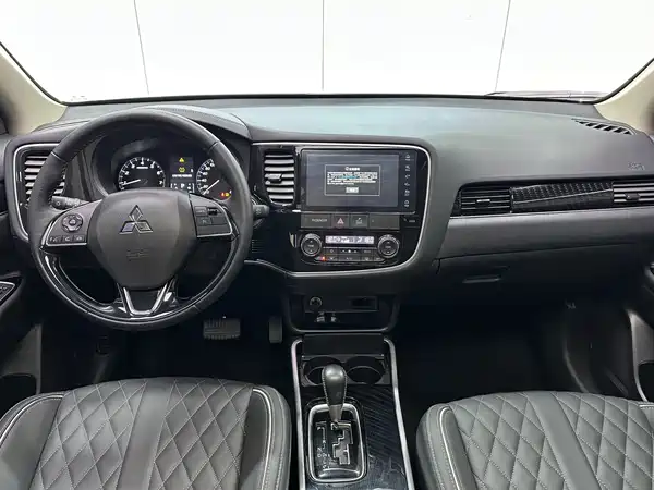 Mitsubishi Outlander 2023
