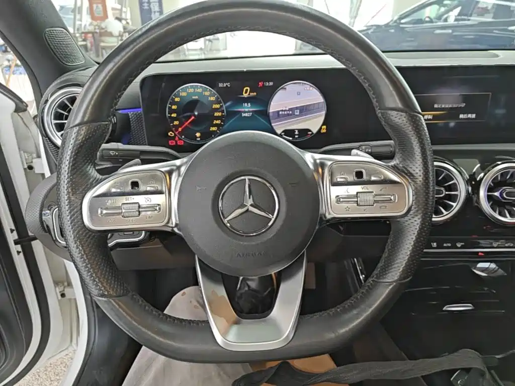 Mercedes-Benz A-Class 2022 — фото 11