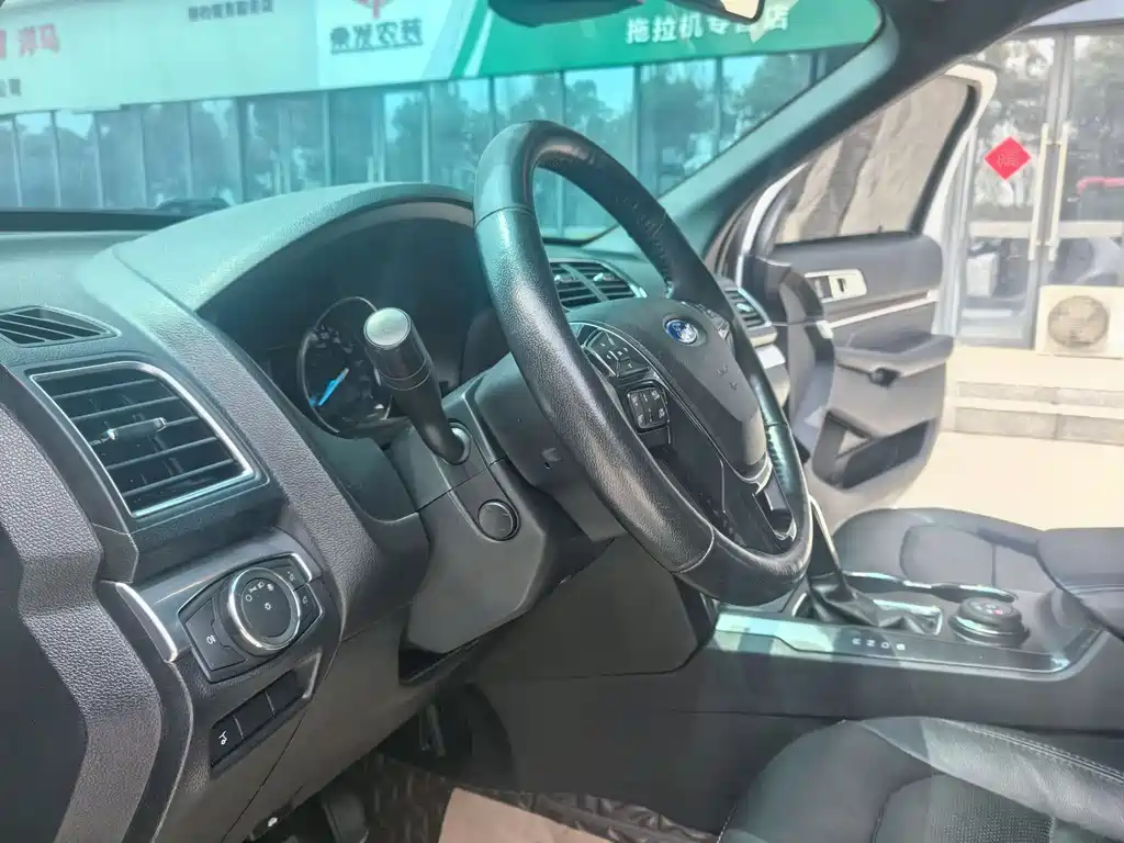 Ford Explorer 2019 — фото 14