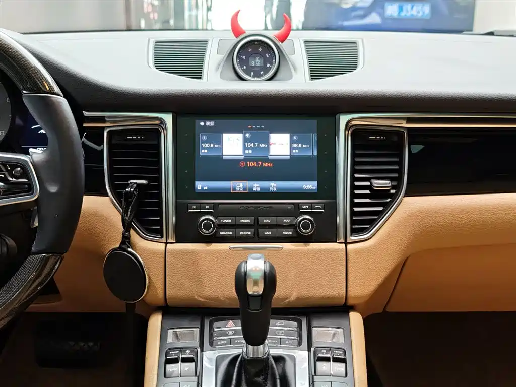 Porsche Macan 2017 — фото 15