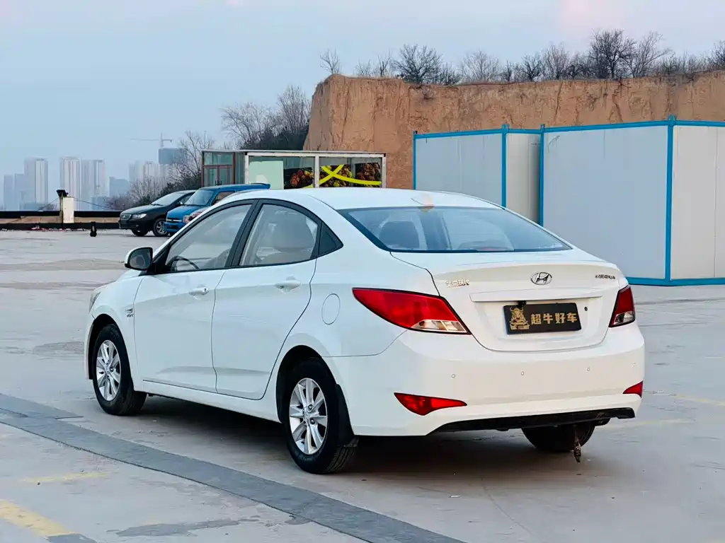 Hyundai Verna 2016 — фото 9