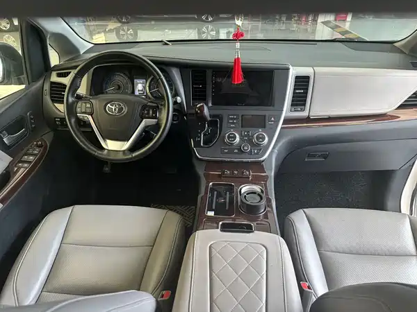 Toyota Sienna 2016