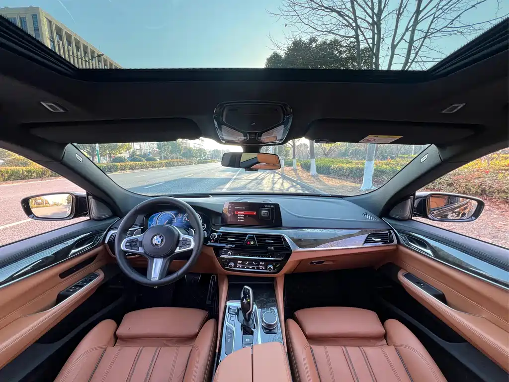 BMW 6 Series GT 2018 — фото 11