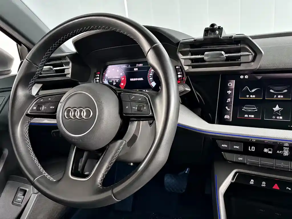 Audi A3 2023 — фото 15