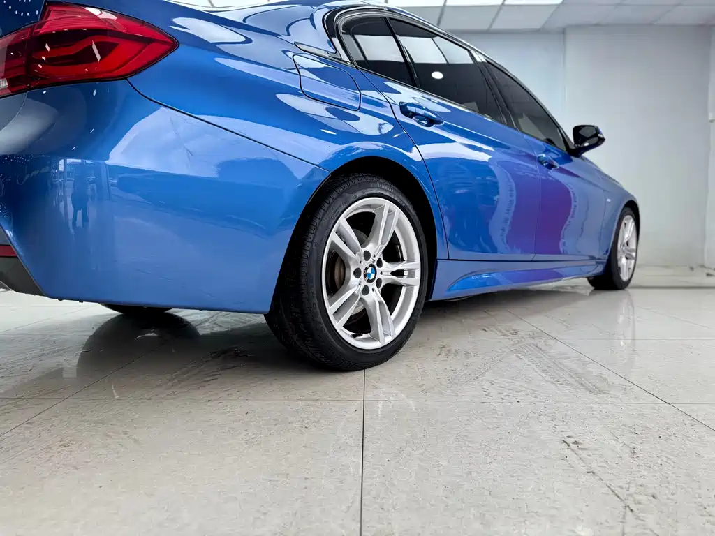 BMW 3 Series 2018 — фото 20