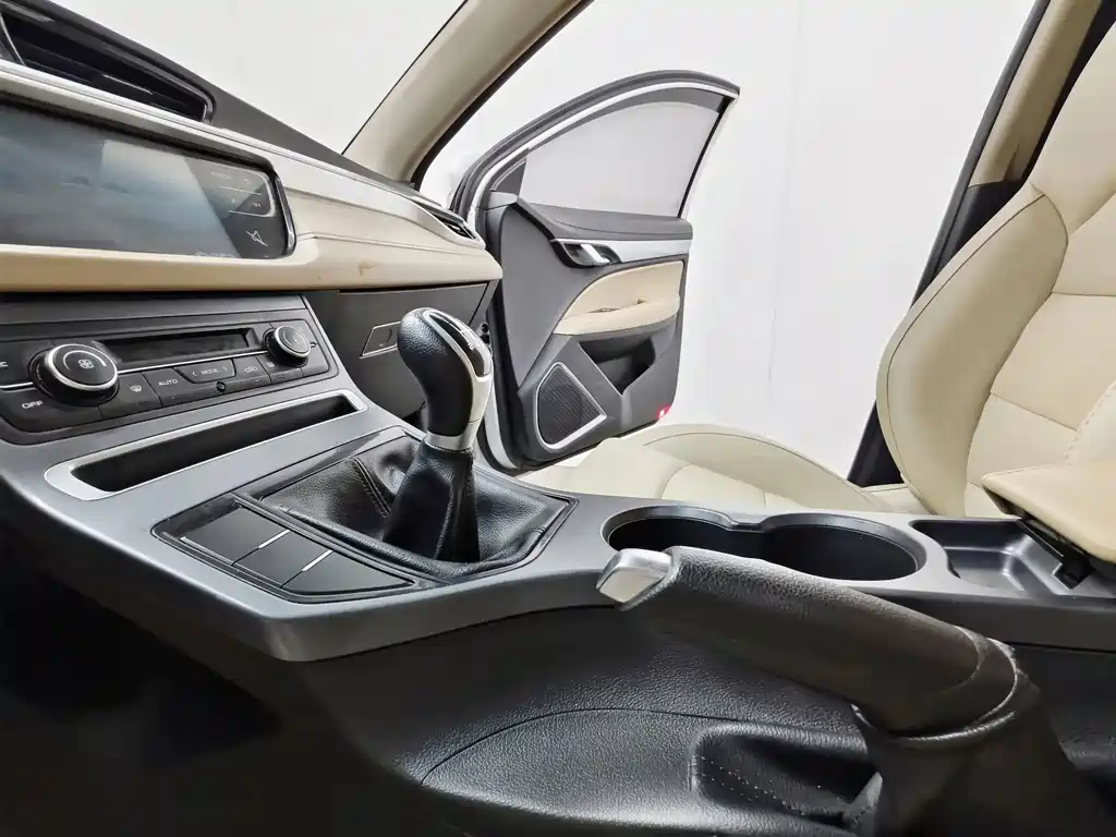 Geely Emgrand 2018 — фото 11