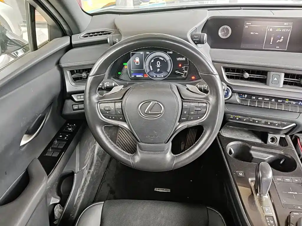 Lexus UX New Energy 2021 — фото 15