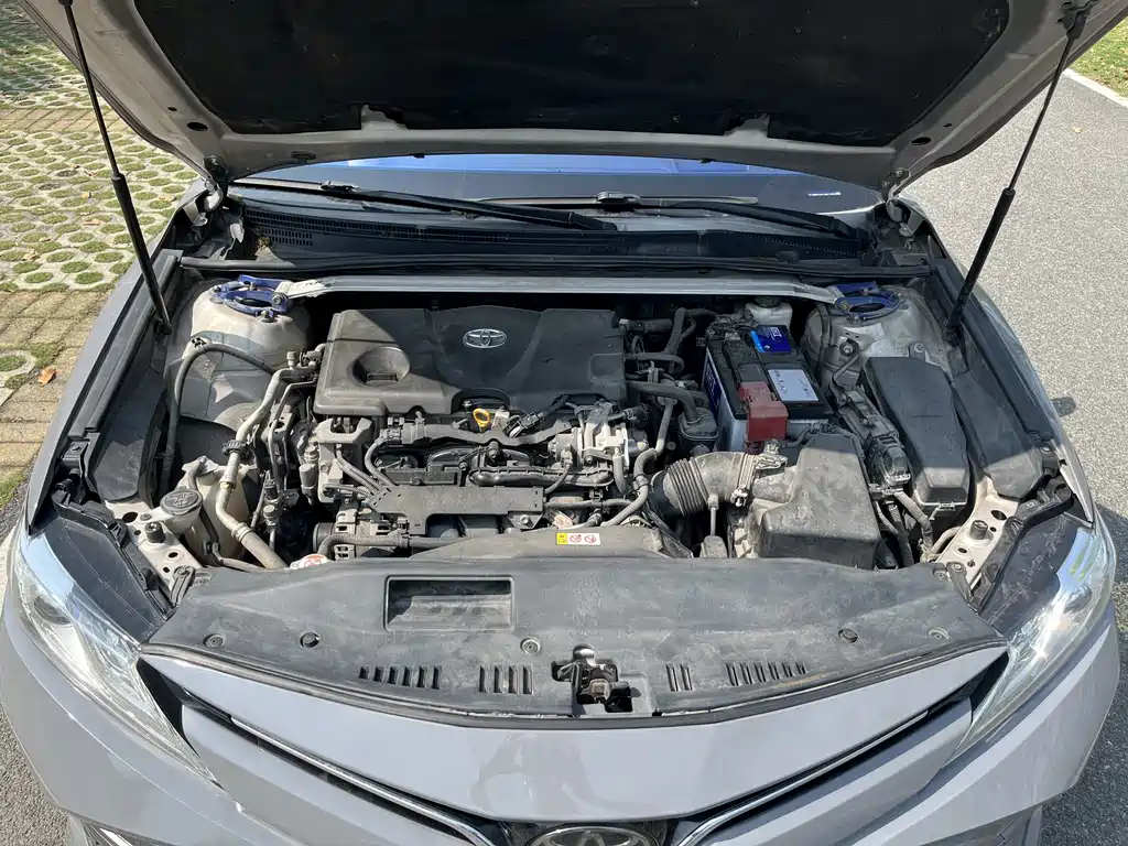Toyota Camry 2018 — фото 12