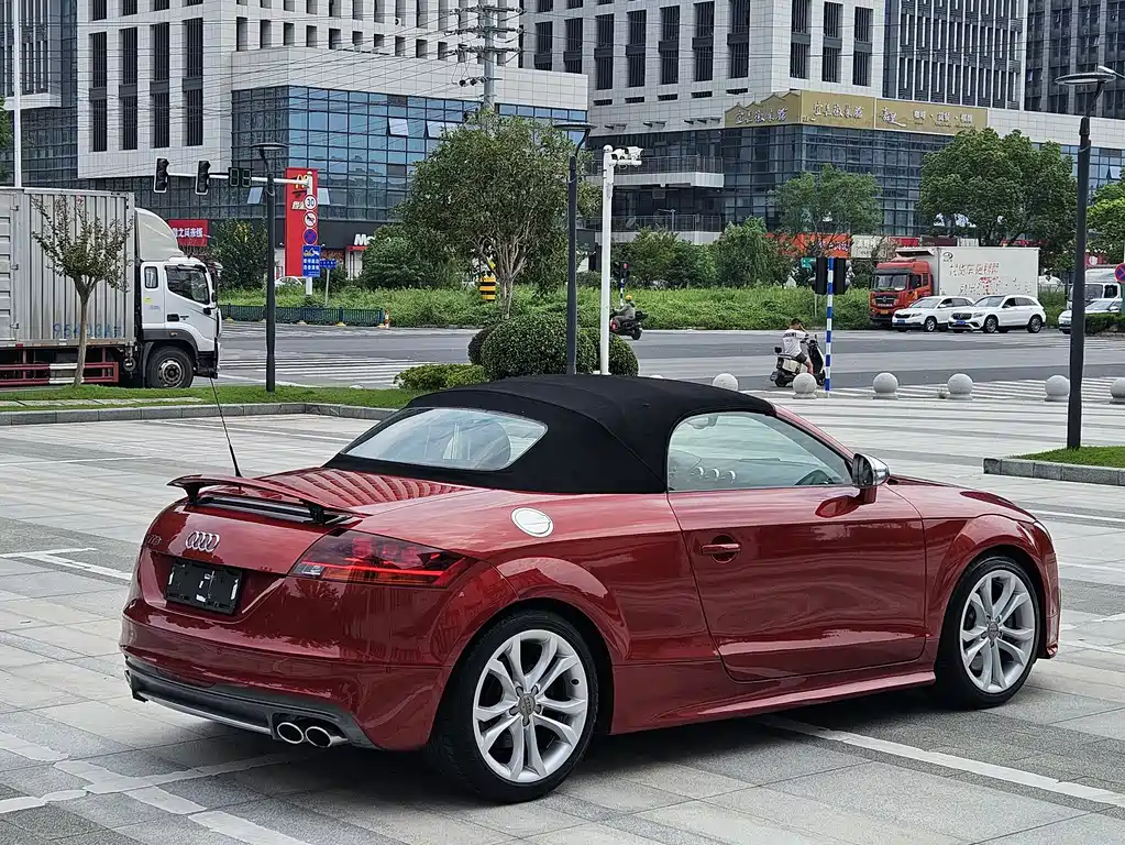 Audi TTS 2015 — фото 12