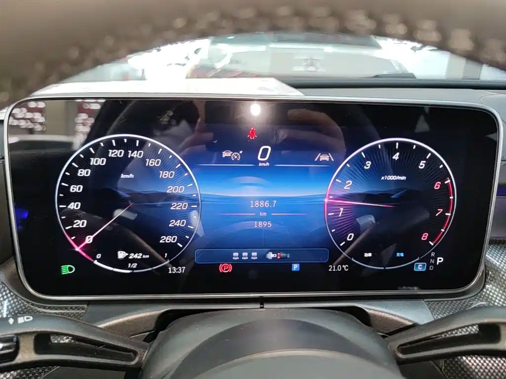 Mercedes-Benz C-Class 2025 — фото 12