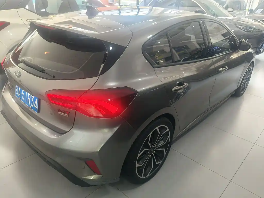 Ford Focus 2020 — фото 12