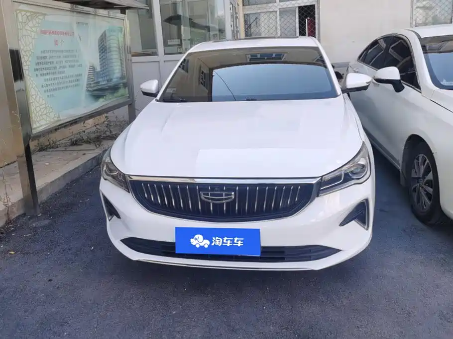 Geely Emgrand 2022
