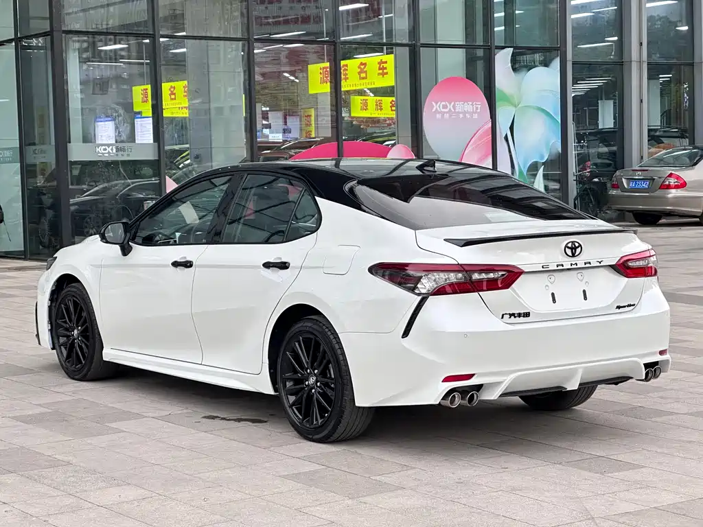 Toyota Camry 2023 — фото 7