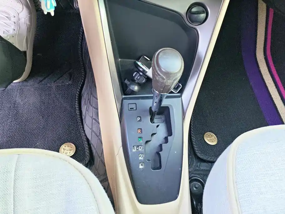 Toyota Yaris L 2014 — фото 16
