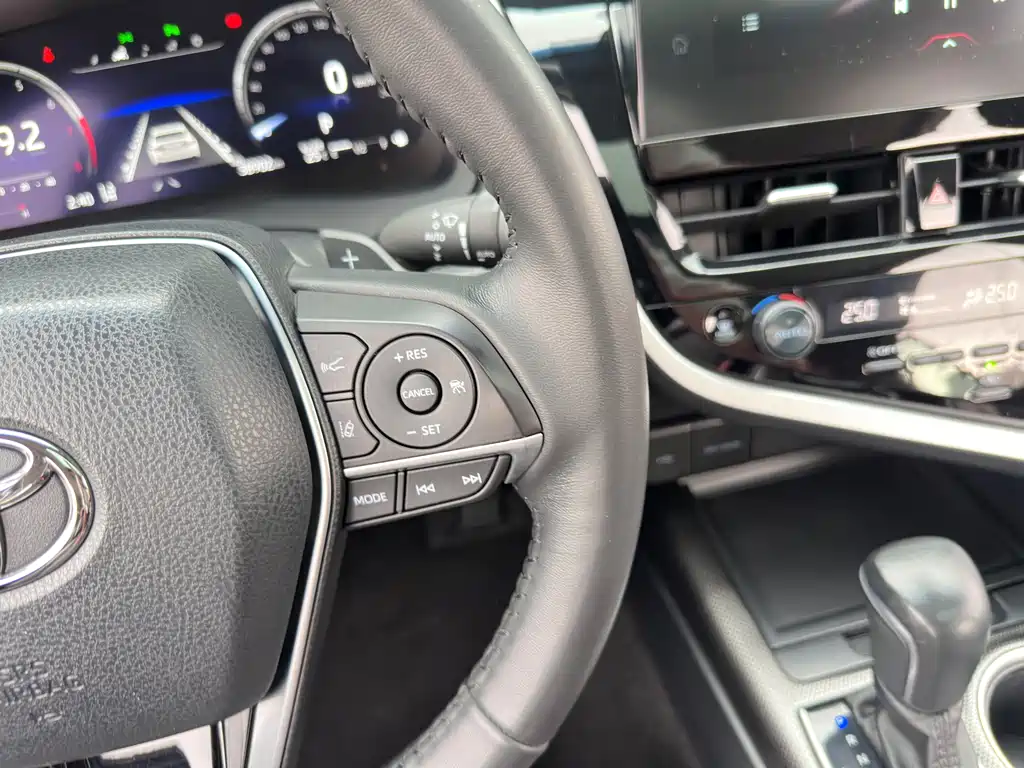 Toyota Camry 2023 — фото 17