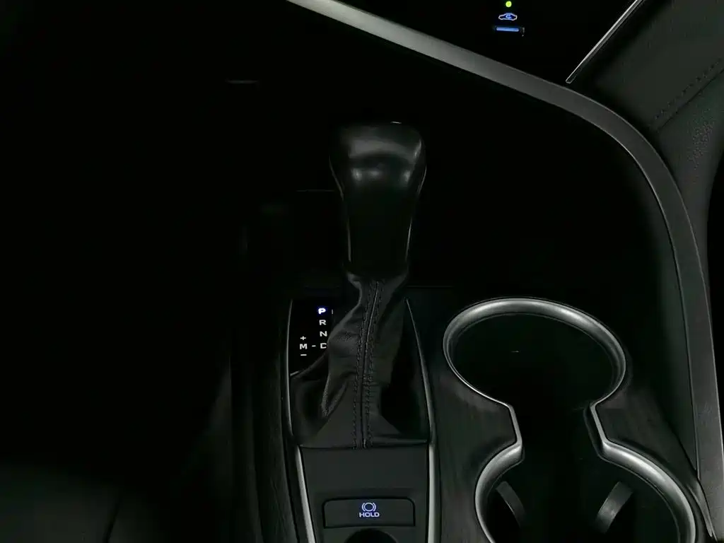 Toyota Camry 2022 — фото 13