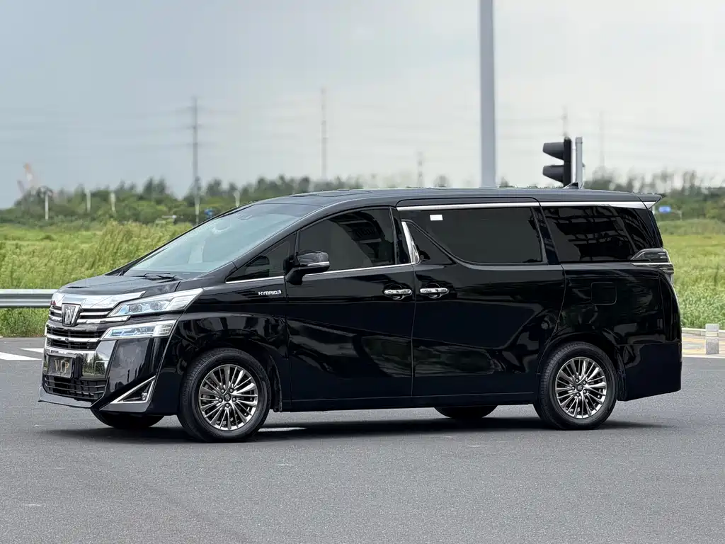 Toyota Vellfire 2022 — фото 10
